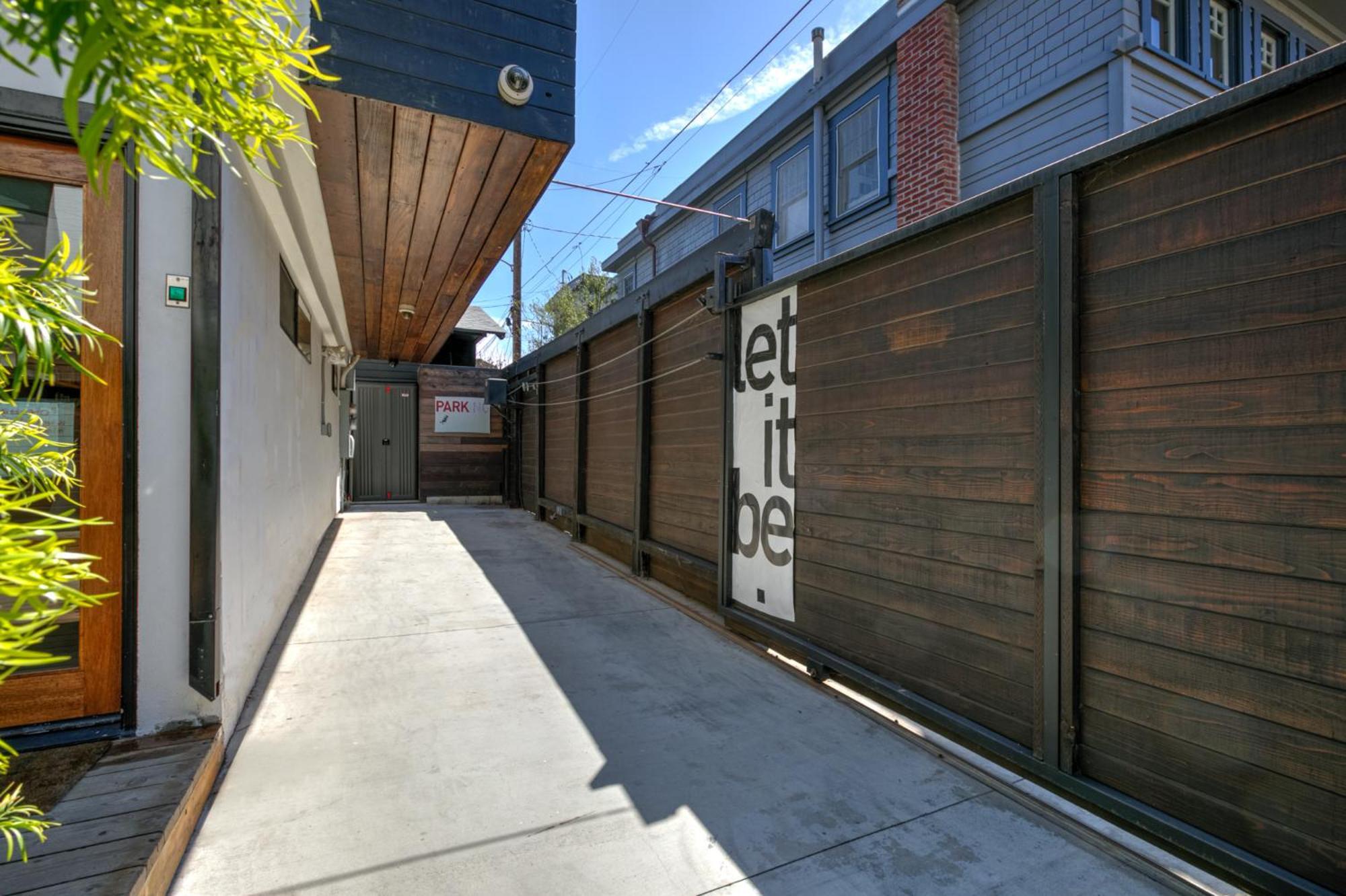 Venice Beach Studio With Large Private Patio Steps To The Beach Los Angeles Exteriör bild