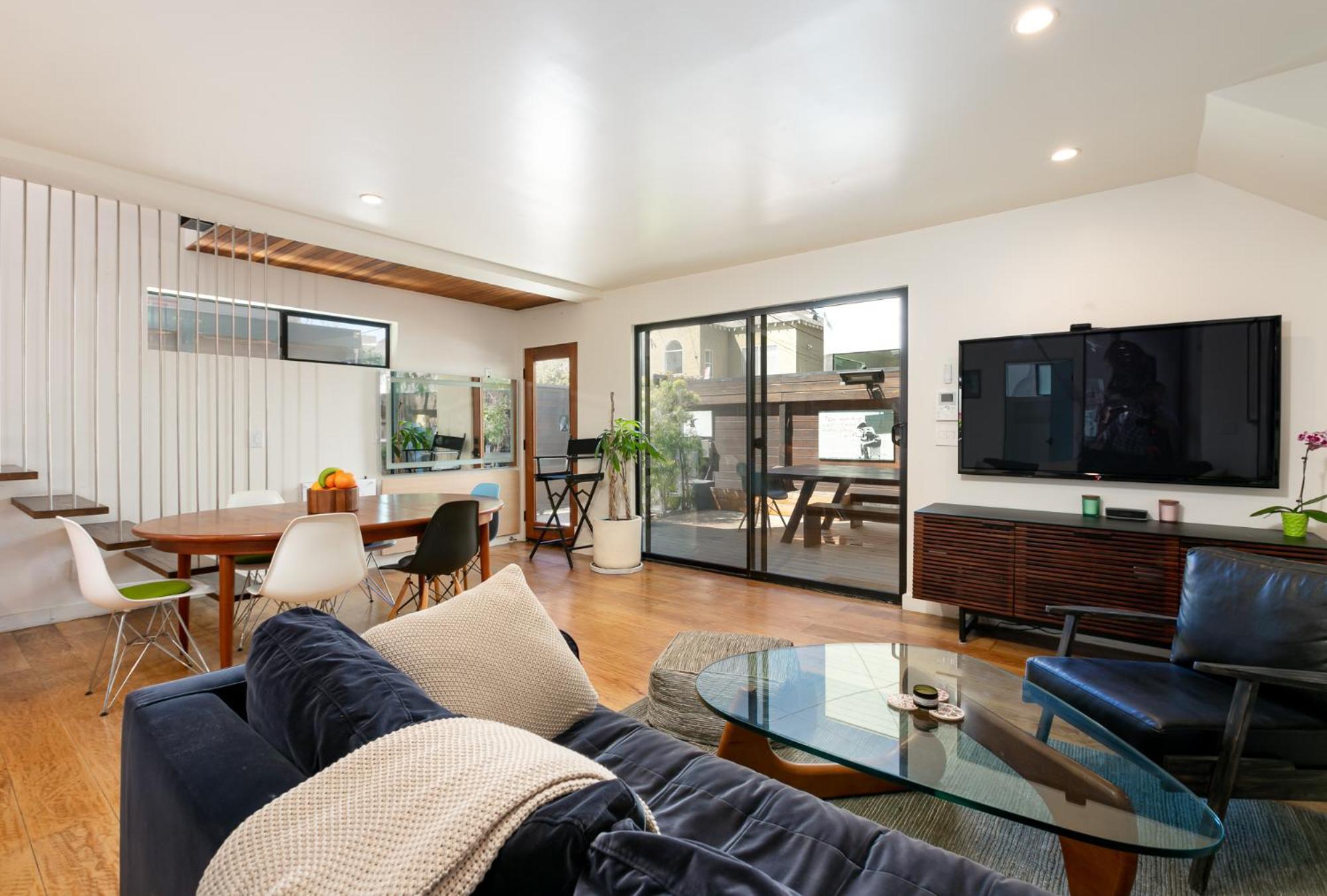 Venice Beach Studio With Large Private Patio Steps To The Beach Los Angeles Exteriör bild