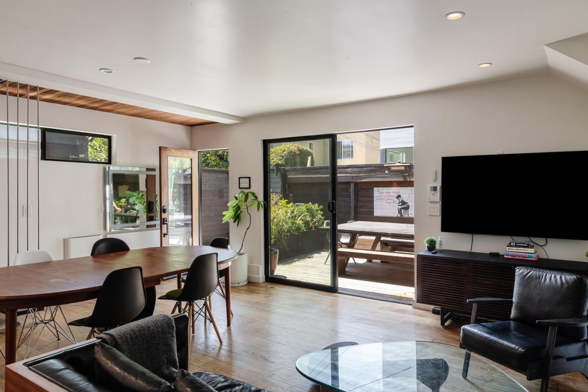 Venice Beach Studio With Large Private Patio Steps To The Beach Los Angeles Exteriör bild