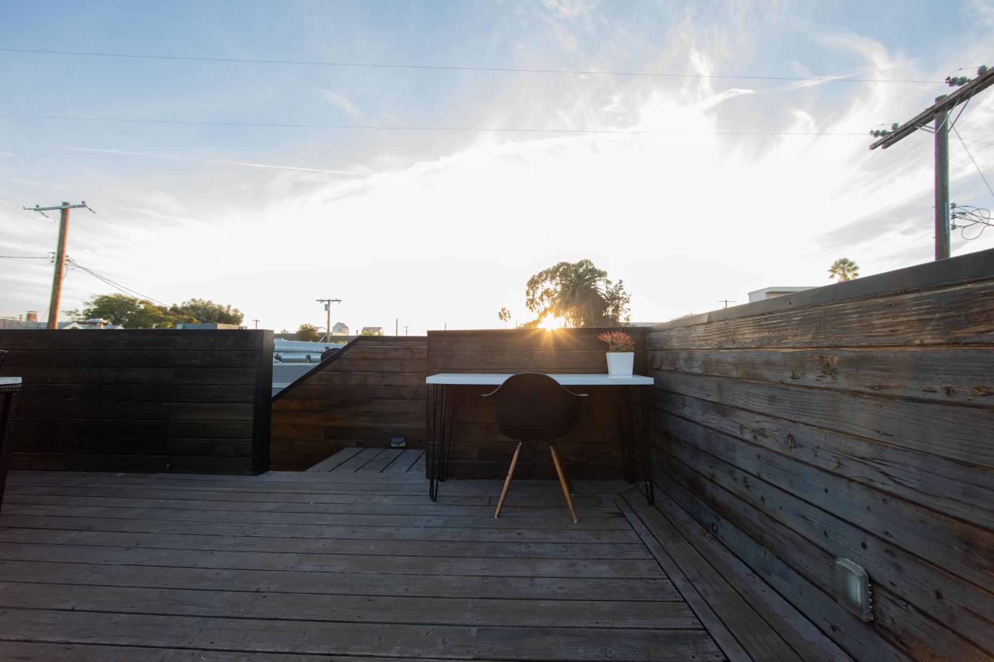 Venice Beach Studio With Large Private Patio Steps To The Beach Los Angeles Exteriör bild