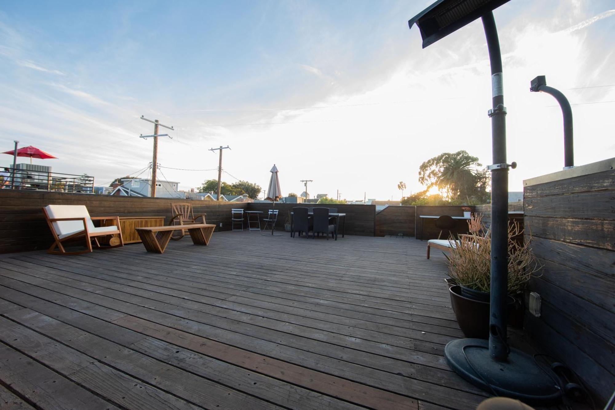 Venice Beach Studio With Large Private Patio Steps To The Beach Los Angeles Exteriör bild