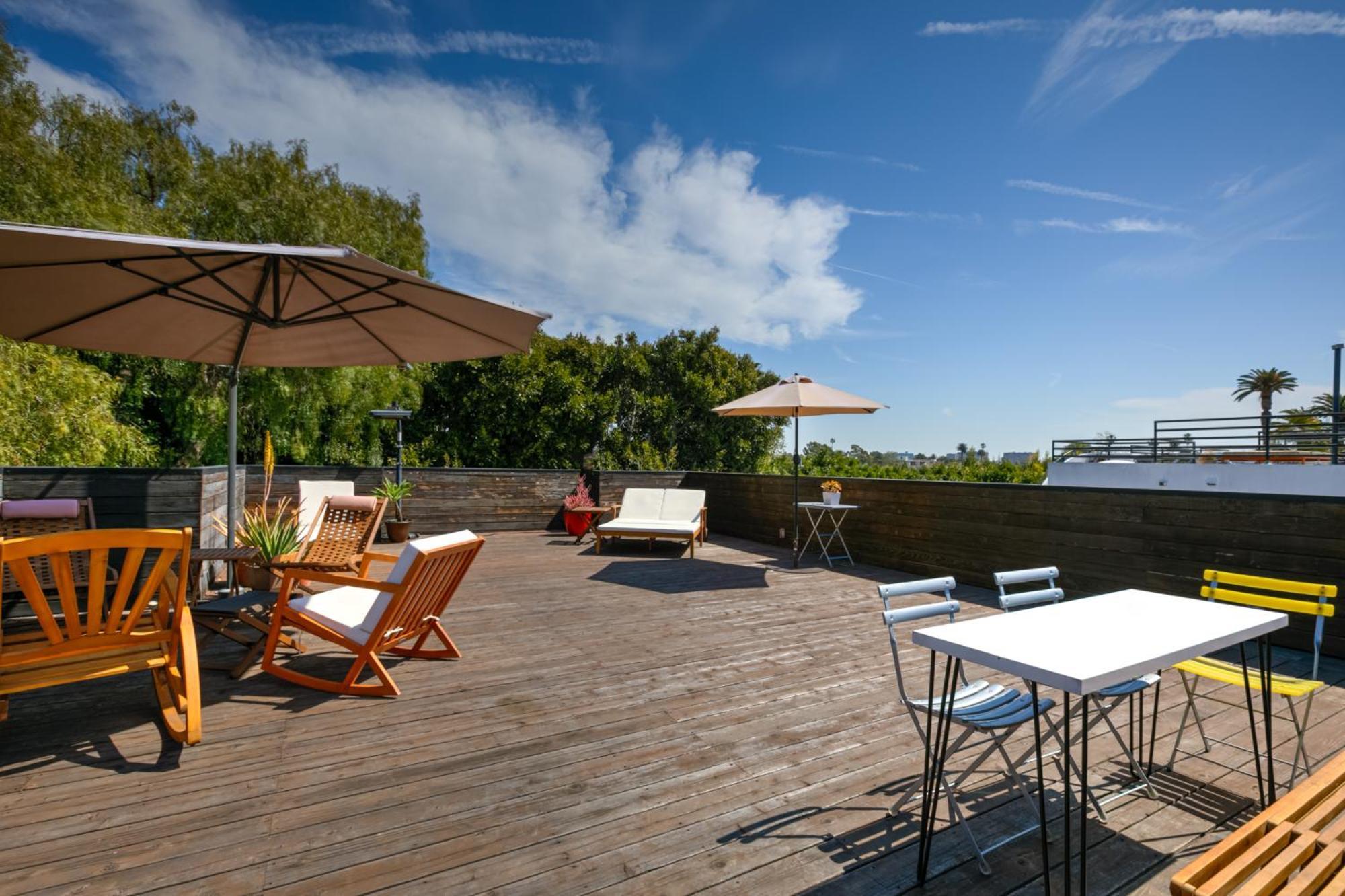 Venice Beach Studio With Large Private Patio Steps To The Beach Los Angeles Exteriör bild