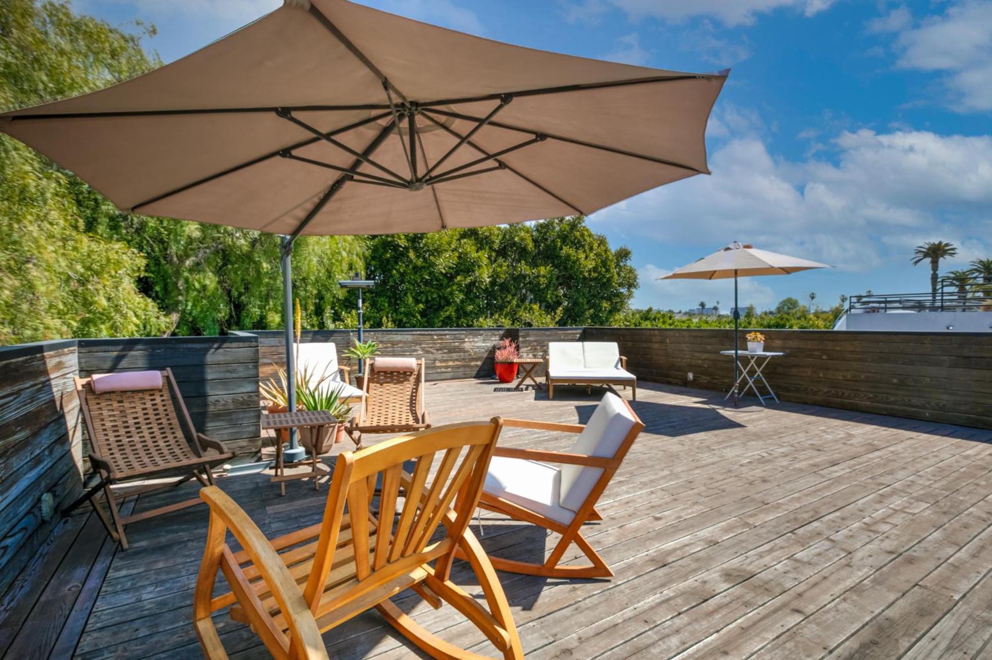 Venice Beach Studio With Large Private Patio Steps To The Beach Los Angeles Exteriör bild