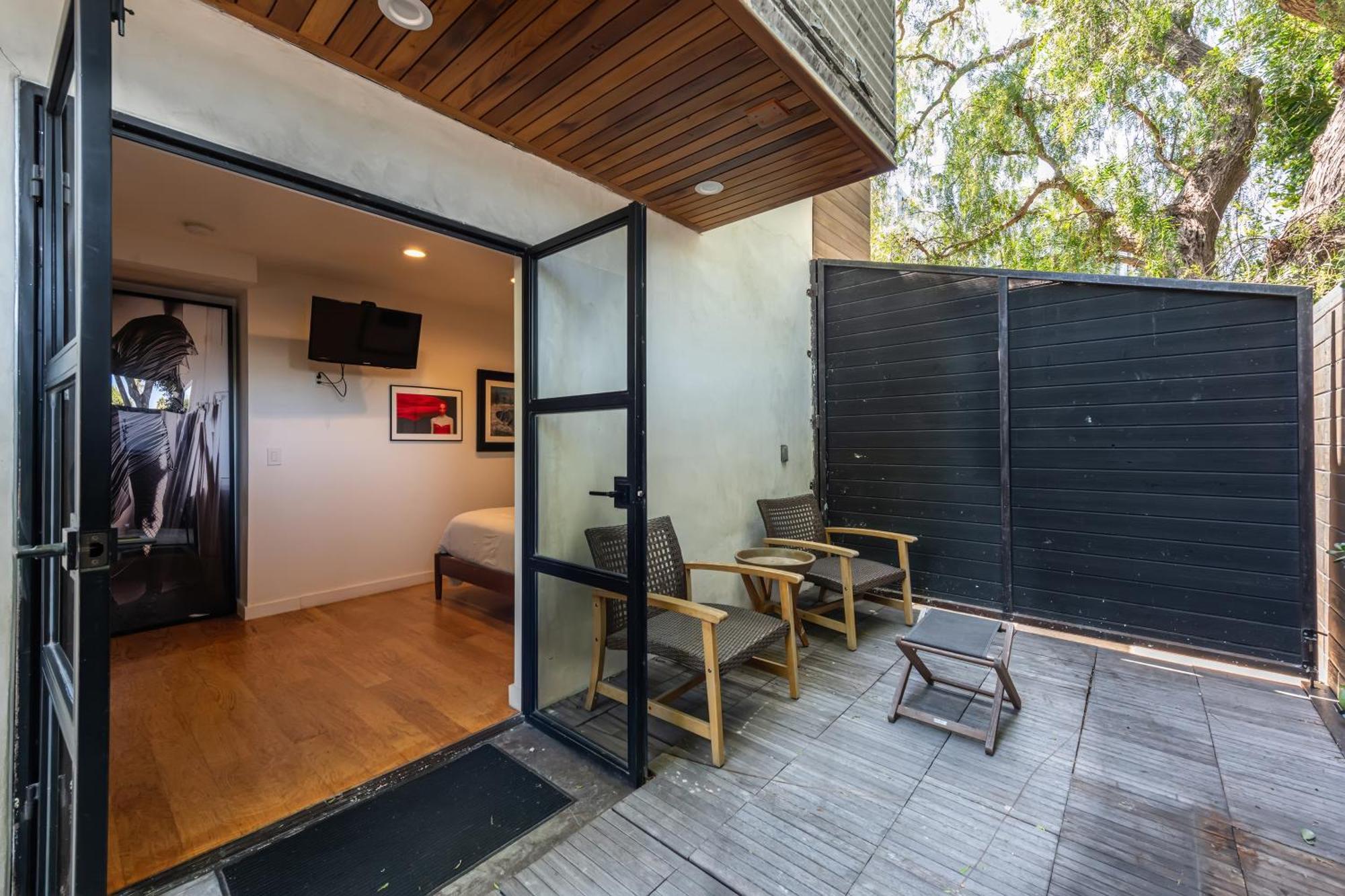 Venice Beach Studio With Large Private Patio Steps To The Beach Los Angeles Exteriör bild