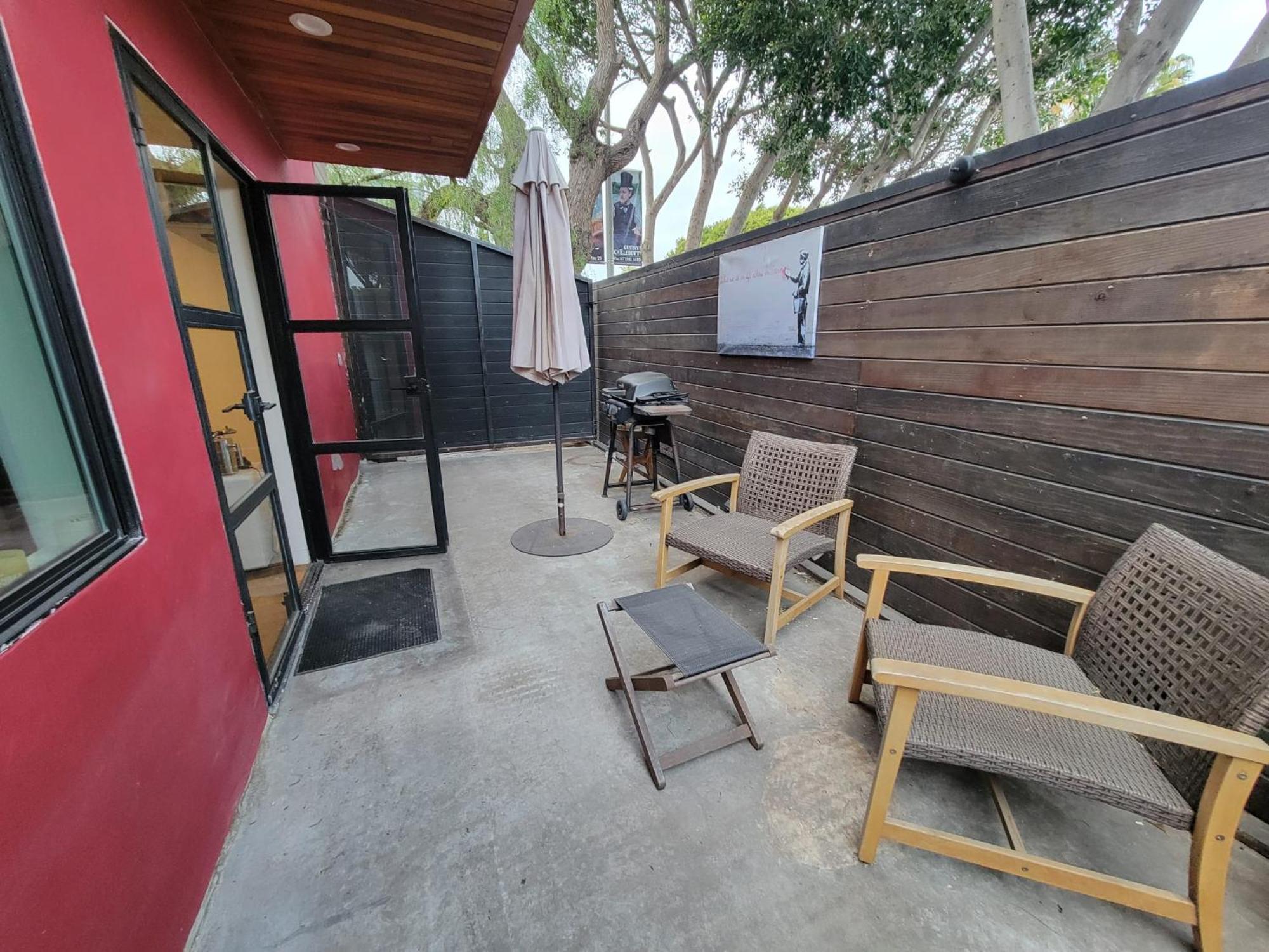 Venice Beach Studio With Large Private Patio Steps To The Beach Los Angeles Exteriör bild