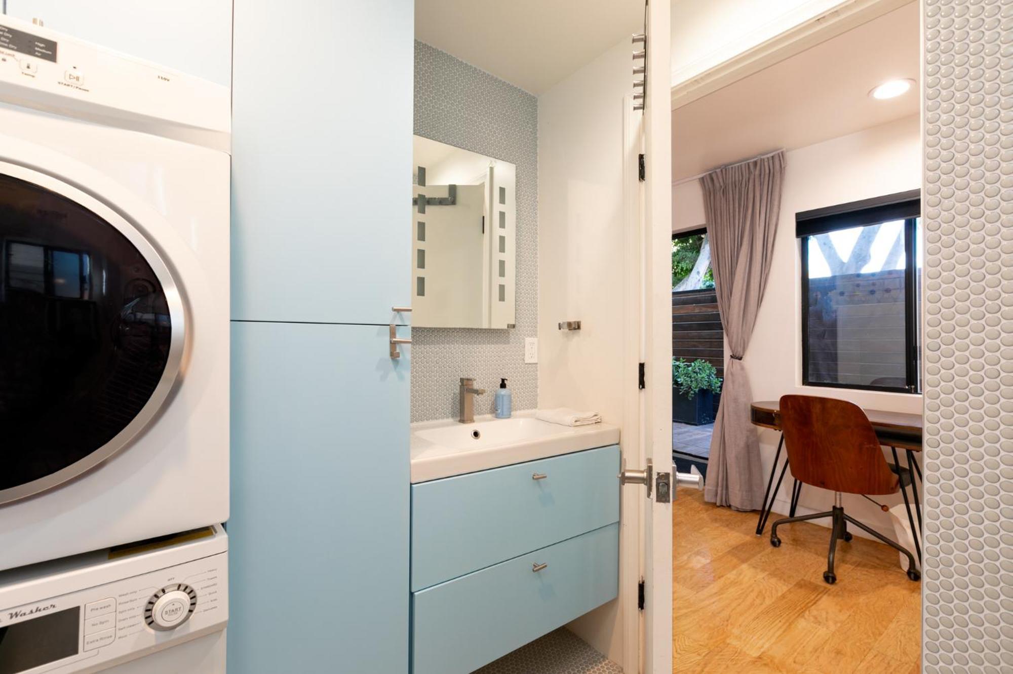 Venice Beach Studio With Large Private Patio Steps To The Beach Los Angeles Exteriör bild