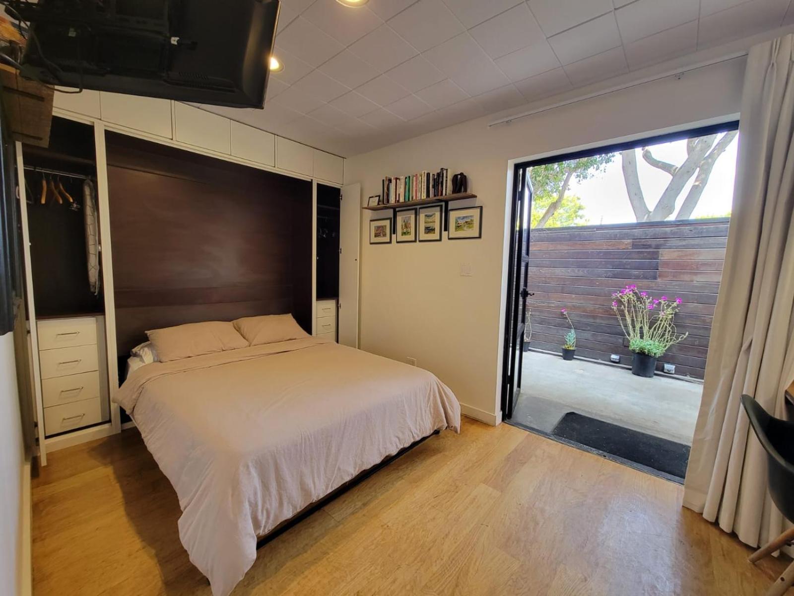 Venice Beach Studio With Large Private Patio Steps To The Beach Los Angeles Exteriör bild